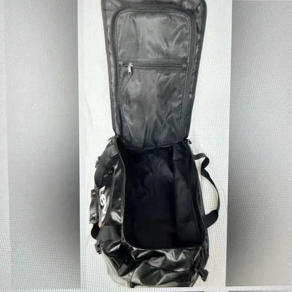 Pair of Levi’s duffle bags NWT - Picture 3 of 10